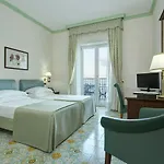 Lloyd's Baia Hotel 4*