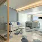 Lloyd's Baia 4*