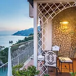 Lloyd's Baia Hotel 4*