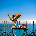 Lloyd's Baia Vietri