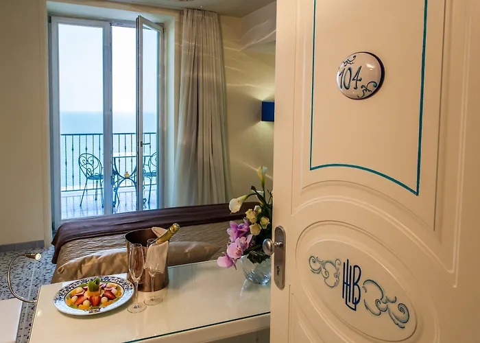 Lloyd's Baia Hotel 4*