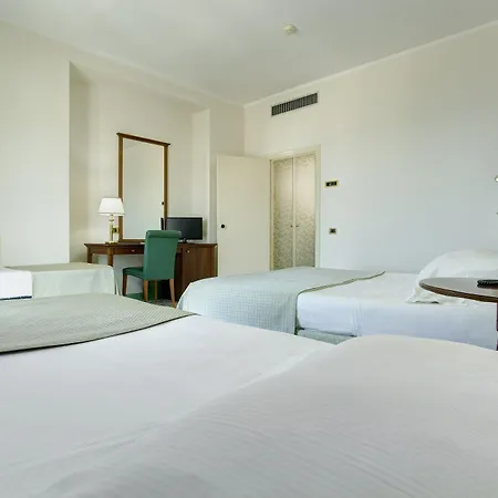 Lloyd's Baia Otel Vietri