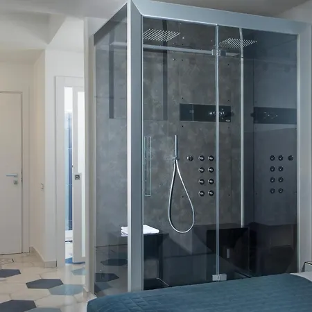 Hotel Lloyd's Baia 4*
