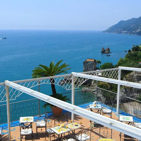 Lloyd's Baia Hotel 4*