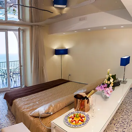 Hotel Lloyd's Baia