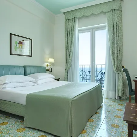Lloyd's Baia 4* Vietri sul Mare