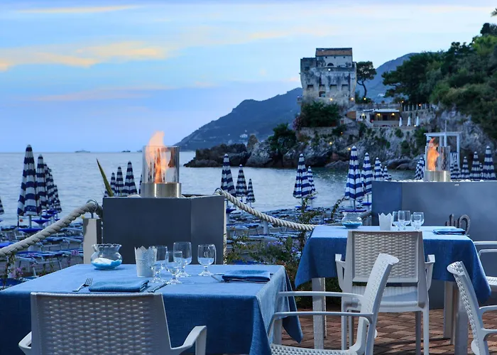 Lloyd's Baia Ξενοδοχείο 4*