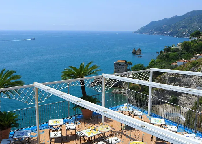 Lloyd's Baia Ξενοδοχείο 4*