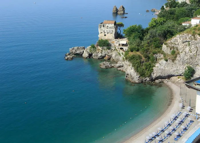 Ξενοδοχείο Lloyd's Baia