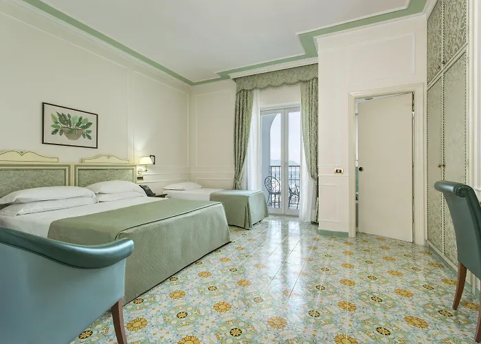 Ξενοδοχείο Lloyd's Baia 4*