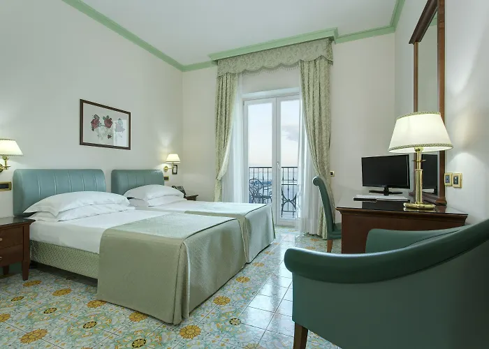 Lloyd's Baia Ξενοδοχείο 4*