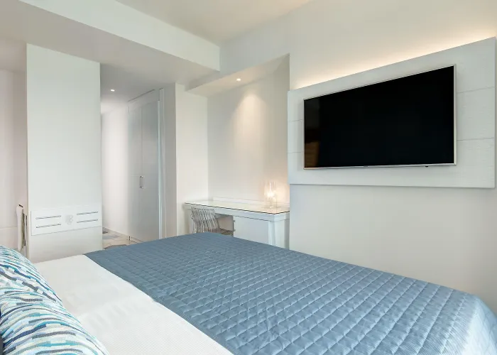 Ξενοδοχείο Lloyd's Baia 4*
