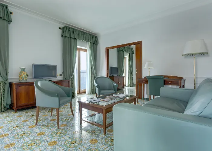 Ξενοδοχείο Lloyd's Baia