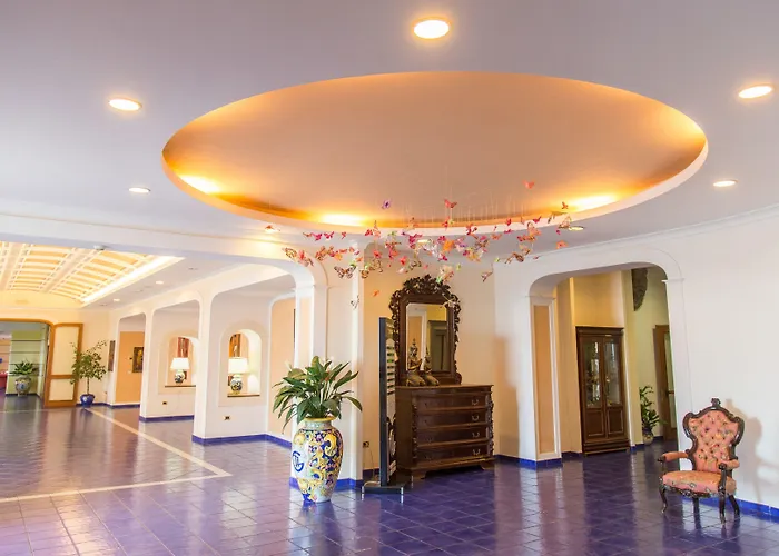 Ξενοδοχείο Lloyd's Baia 4*