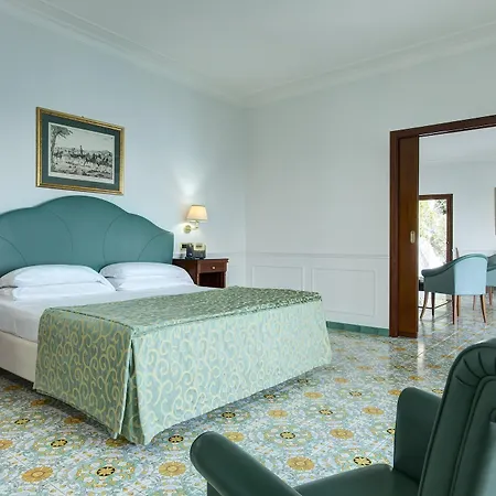 Hotel Lloyd's Baia Vietri