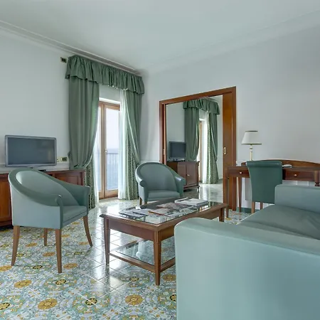 Hotel Lloyd's Baia 4*