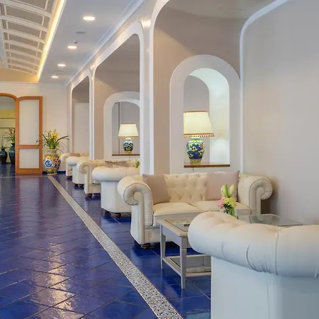 Hotel Lloyd's Baia 4*