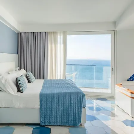 Hotel Lloyd's Baia 4*
