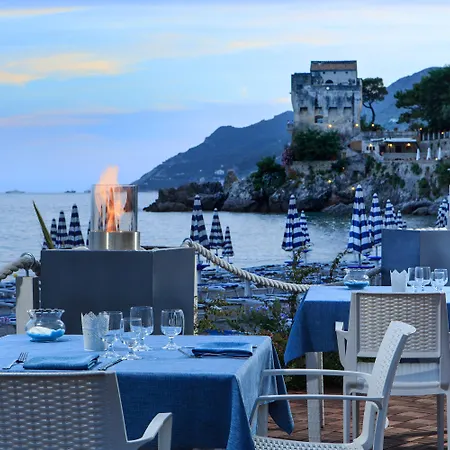 Lloyd's Baia Hotel 4*