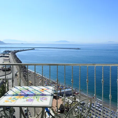 Lloyd's Baia Hotel 4*