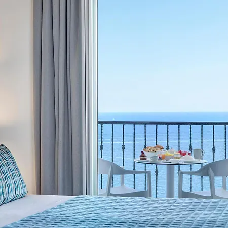 Hotel Lloyd's Baia 4*