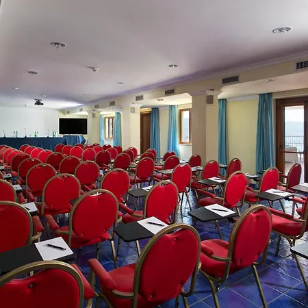 Lloyd's Baia Hotel 4*