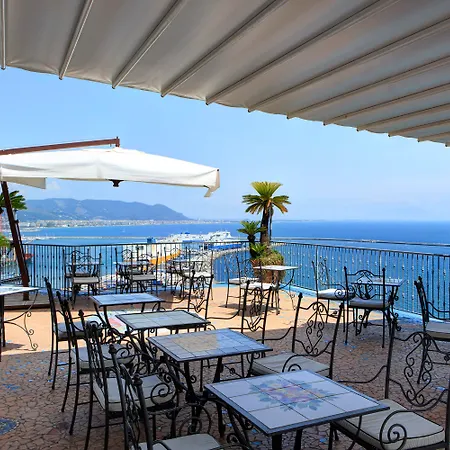Lloyd's Baia Hotel