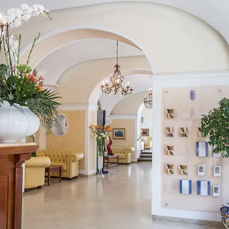 Hotel Lloyd's Baia