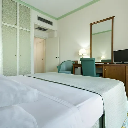 Hotel Lloyd's Baia Vietri