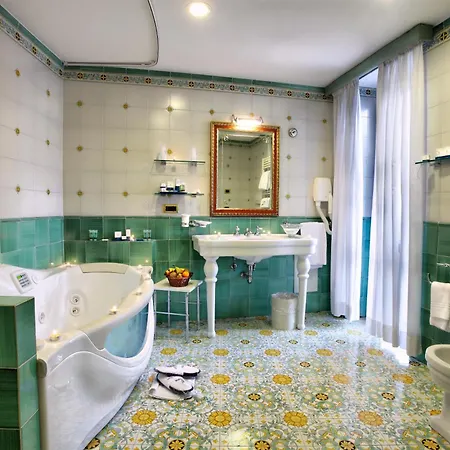 Hotel Lloyd's Baia