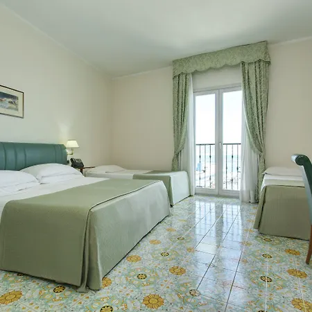 Lloyd's Baia Hotel 4*