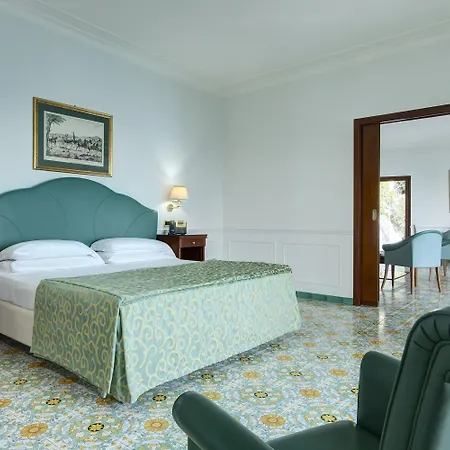 Hotel Lloyd's Baia 4*