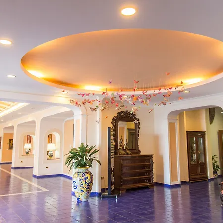 Hotel Lloyd's Baia 4*