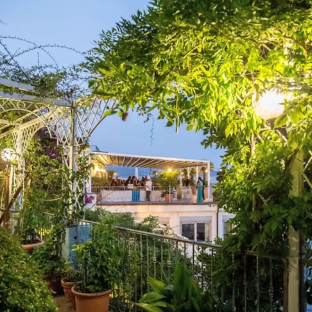 Lloyd's Baia Hotel 4*