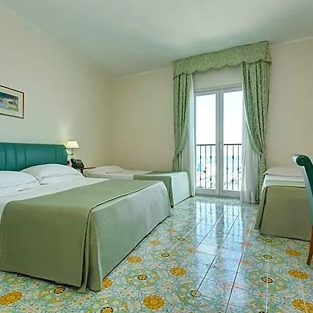 Lloyd's Baia Hotel 4*