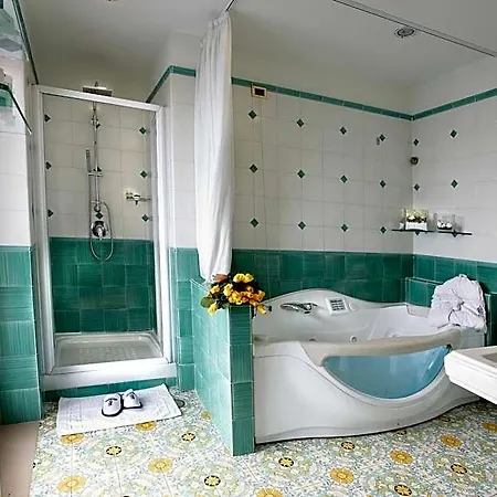 Szálloda Lloyd's Baia 4*