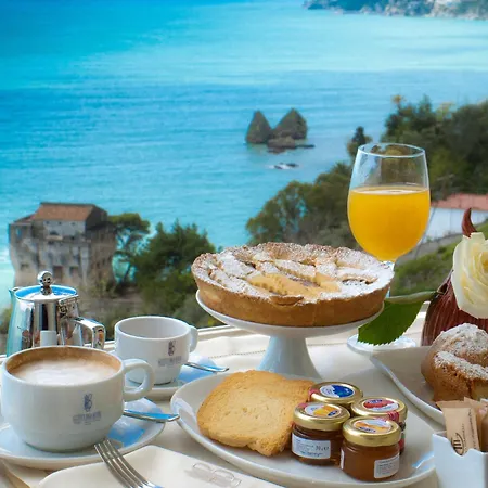 Lloyd's Baia Hotel 4*