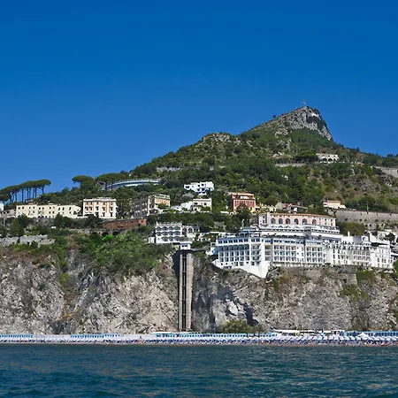 Lloyd's Baia Vietri sul Mare