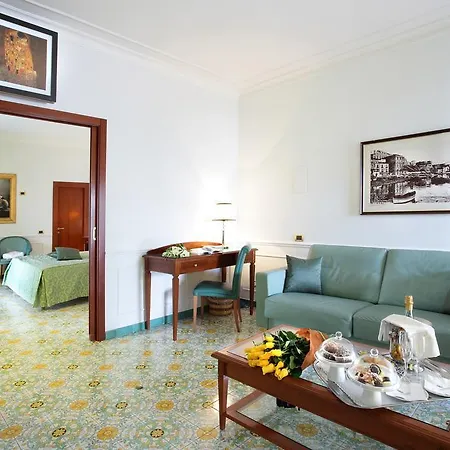 Hotel Lloyd's Baia Vietri