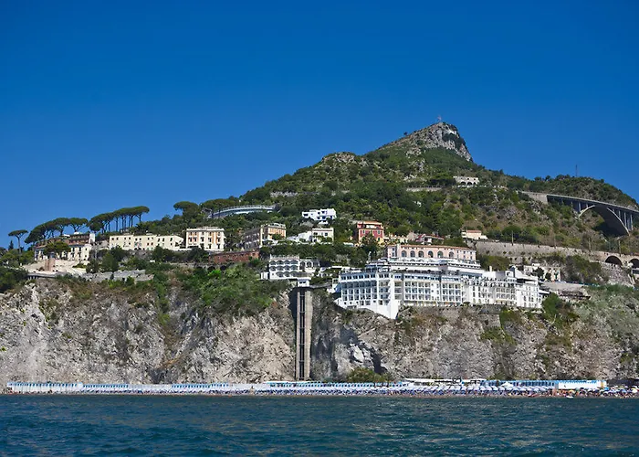 Lloyd's Baia Vietri