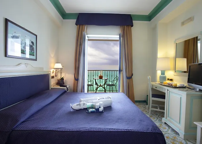 Hotel Lloyd's Baia 4*