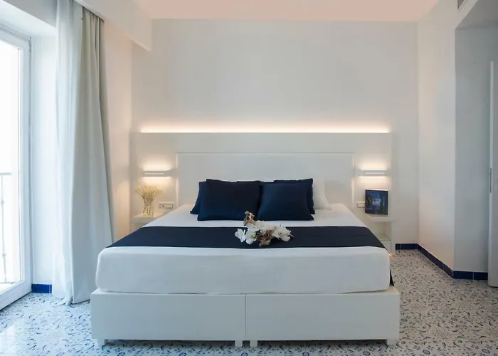 Hotel Lloyd's Baia Vietri